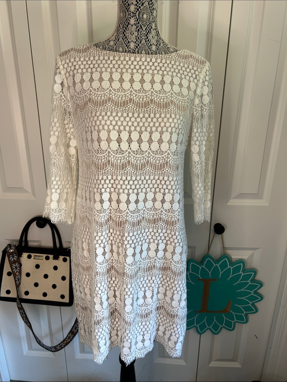 Laura Cream Lace Shift Dress – Size 8 – Fully Lined 3/4 Sleeve